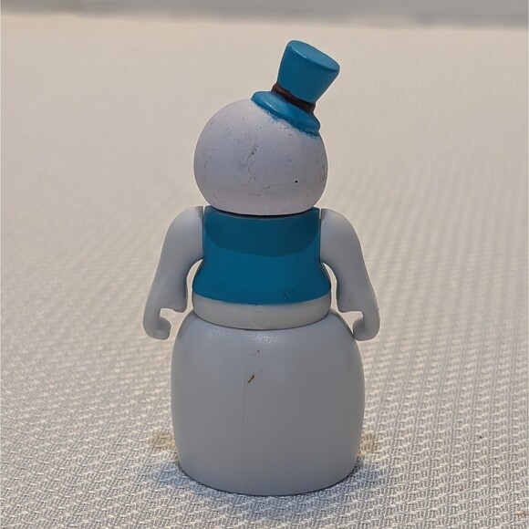 Lot of 2 Scarlett Sorceress and Snow Gentleman Roblox Series 4 Figures Only - Picture 3 of 13